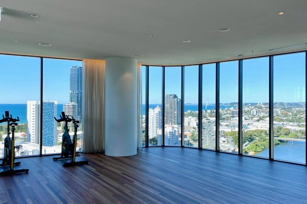 Luxury Ocean Skyline Stunner 2beds Apt 33f Apartment Gold Coast