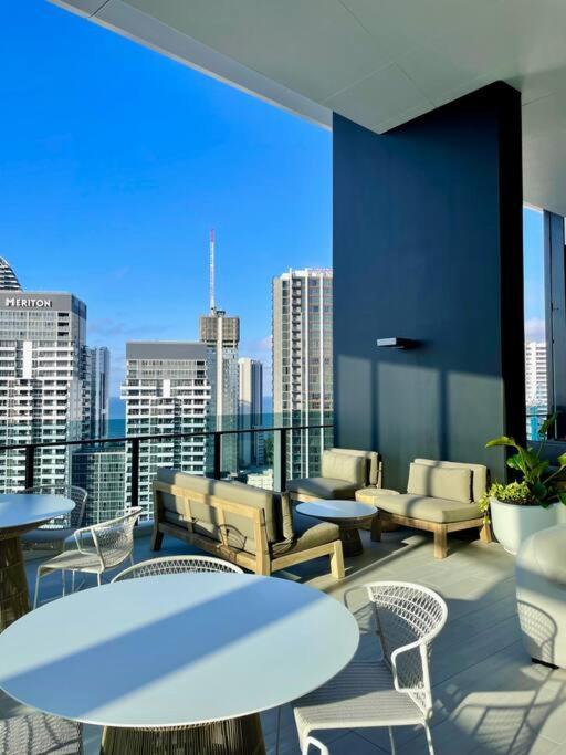 Apartment Luxury Ocean Skyline Stunner 2beds Apt 33f
