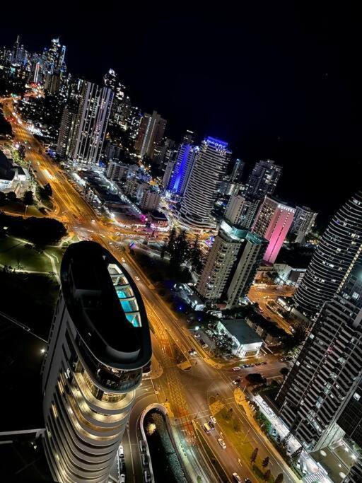 Luxury Ocean Skyline Stunner 2beds Apt 33f Gold Coast